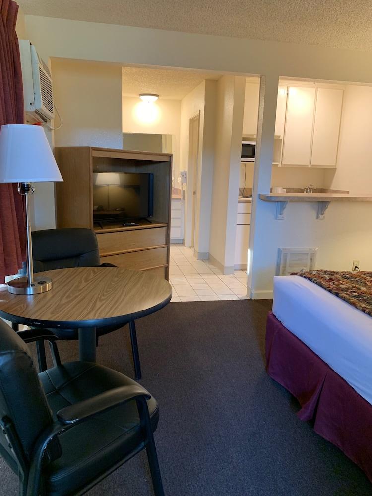 California Suites Hotel San Diego Exterior photo